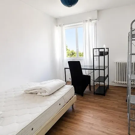 Deux En Colocation Conviviale Appartement